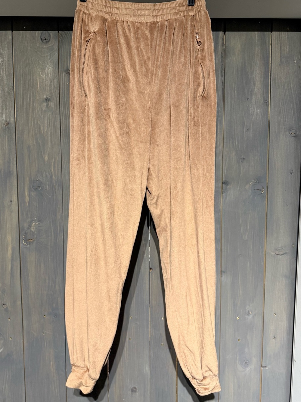 SKIMS Velour Jogger Pants – Size Small – Tan/Camel